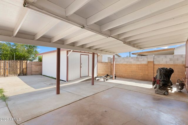 2242 E CHIPMAN Road, Phoenix, AZ 85040