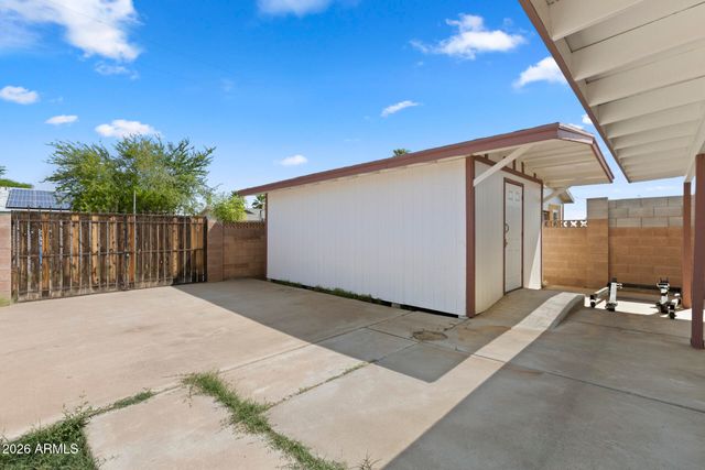 2242 E CHIPMAN Road, Phoenix, AZ 85040