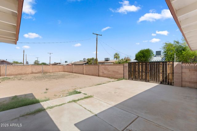 2242 E CHIPMAN Road, Phoenix, AZ 85040