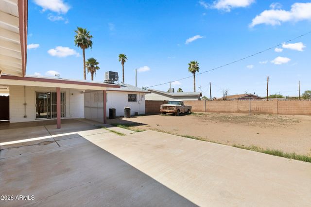 2242 E CHIPMAN Road, Phoenix, AZ 85040