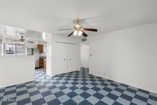 2242 E CHIPMAN Road, Phoenix, AZ 85040