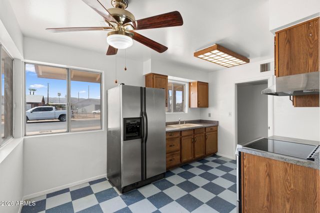 2242 E CHIPMAN Road, Phoenix, AZ 85040