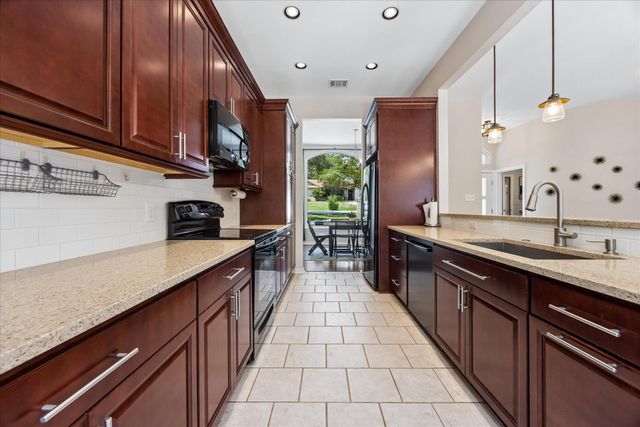 15103 Sunbird LN, Austin, TX 78734