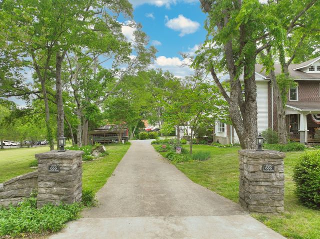 655 E Main St, Gallatin, TN 37066