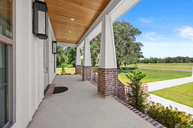 11079 Cessna St, Gonzales, LA 70737