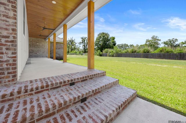 11079 Cessna St, Gonzales, LA 70737