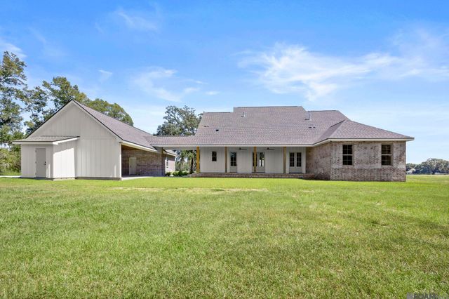 11079 Cessna St, Gonzales, LA 70737