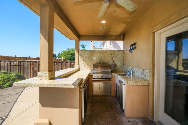 2505 Nathaniel Ct, Escalon, CA 95320