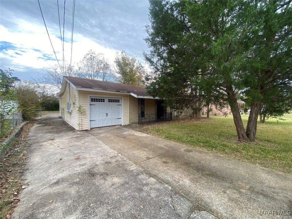 3215 Hackberry Lane, Montgomery, AL 36116