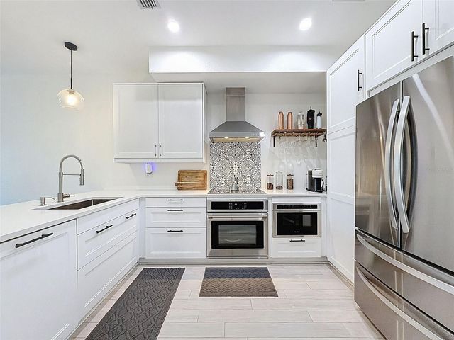 106 BRENT CIRCLE, Oldsmar, FL 34677