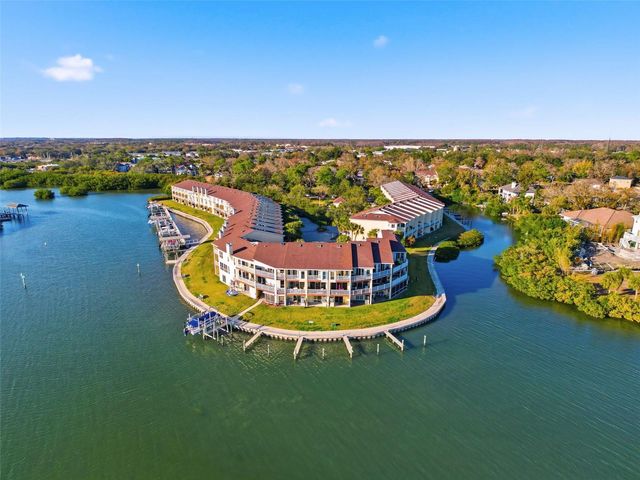 106 BRENT CIRCLE, Oldsmar, FL 34677