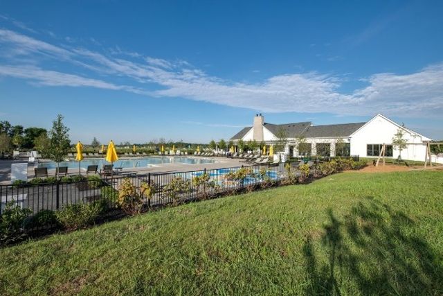 493 Golden Meadow Ln, Hendersonville, TN 37075