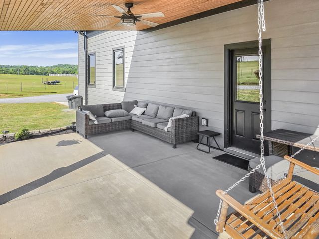 640 Riverview Estates Ln, Castalian Springs, TN 37031
