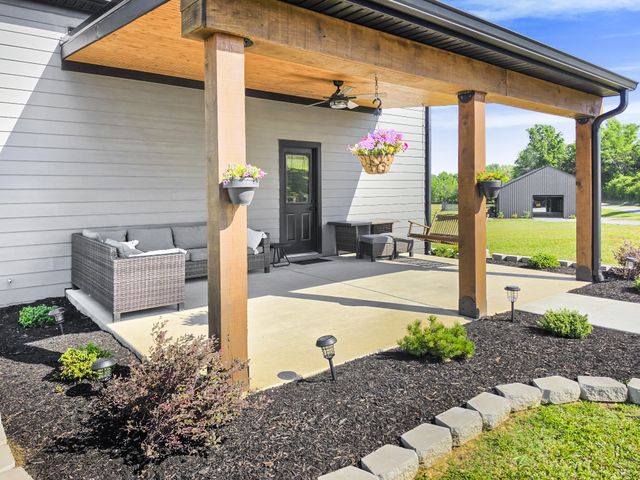 640 Riverview Estates Ln, Castalian Springs, TN 37031