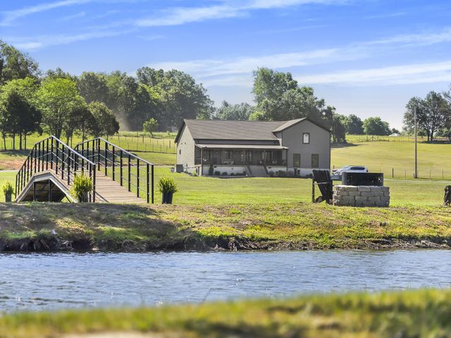 640 Riverview Estates Ln, Castalian Springs, TN 37031