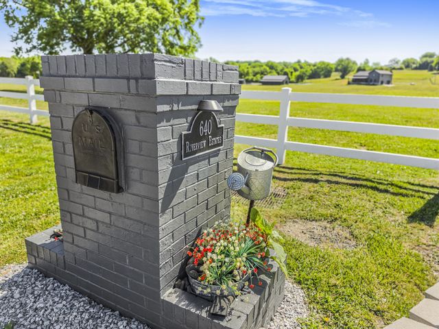 640 Riverview Estates Ln, Castalian Springs, TN 37031