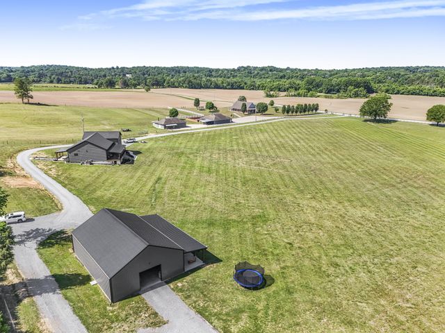 640 Riverview Estates Ln, Castalian Springs, TN 37031