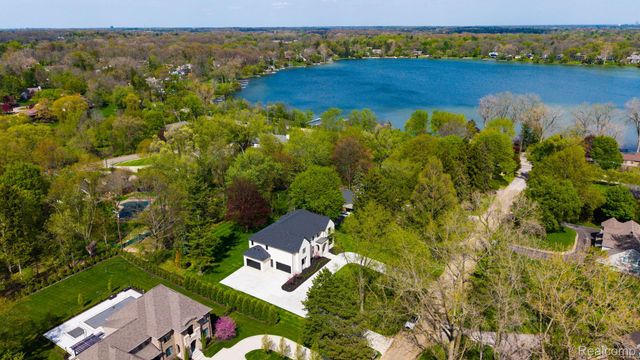 4546 Niagara Lane, Bloomfield Hills, MI 48301
