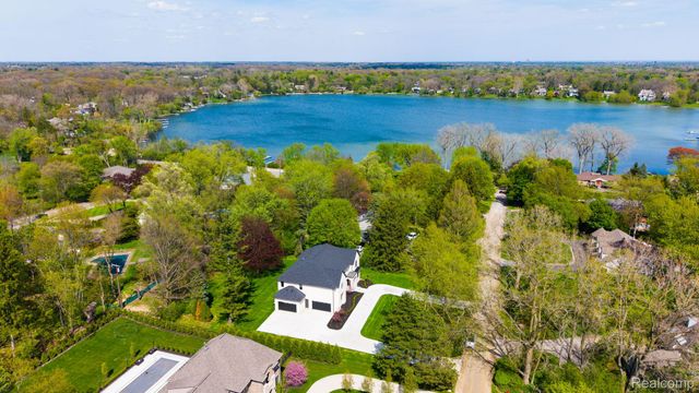 4546 Niagara Lane, Bloomfield Hills, MI 48301