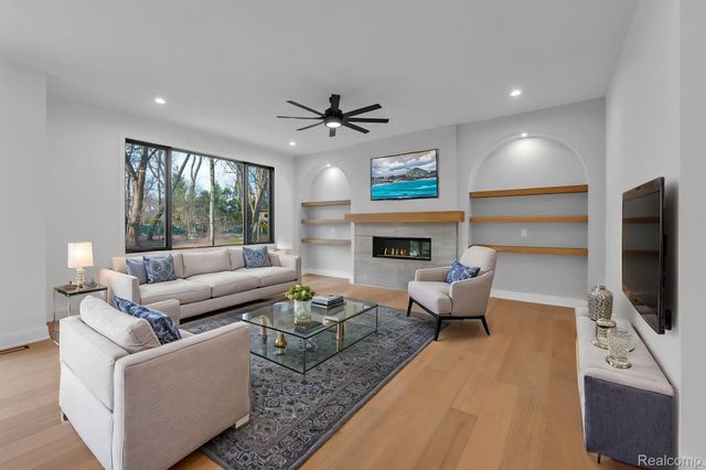 4546 Niagara Lane, Bloomfield Hills, MI 48301