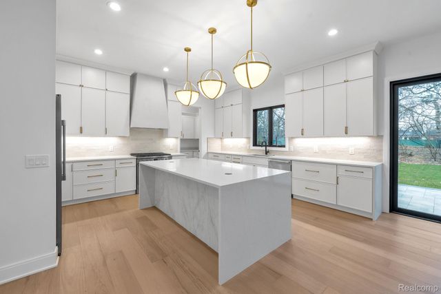 4546 Niagara Lane, Bloomfield Hills, MI 48301