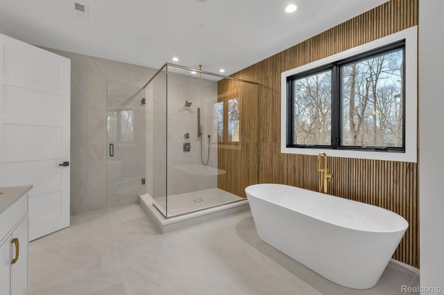4546 Niagara Lane, Bloomfield Hills, MI 48301