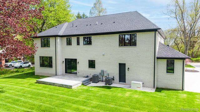 4546 Niagara Lane, Bloomfield Hills, MI 48301