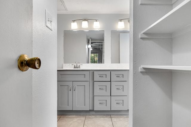 4627 Chapman Street, The Colony, TX 75056