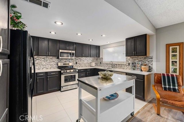 44115 Hunter Court, Lancaster, CA 93536