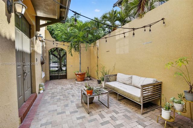 14601 SW 5th Street, Pembroke Pines, FL 33027