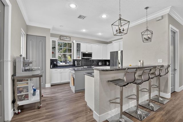 14601 SW 5th Street, Pembroke Pines, FL 33027