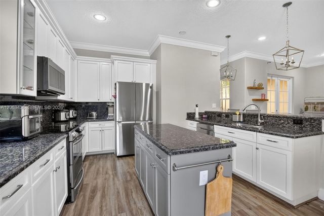 14601 SW 5th Street, Pembroke Pines, FL 33027