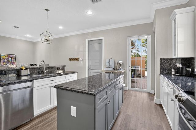 14601 SW 5th Street, Pembroke Pines, FL 33027