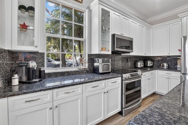 14601 SW 5th Street, Pembroke Pines, FL 33027