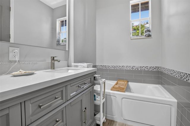 14601 SW 5th Street, Pembroke Pines, FL 33027