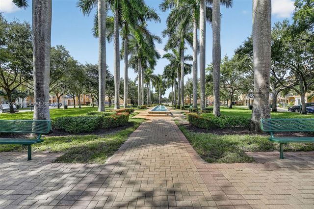 14601 SW 5th Street, Pembroke Pines, FL 33027