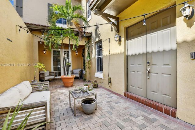 14601 SW 5th Street, Pembroke Pines, FL 33027