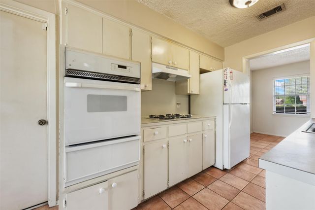 105 E St Johns Ave, Austin, TX 78752