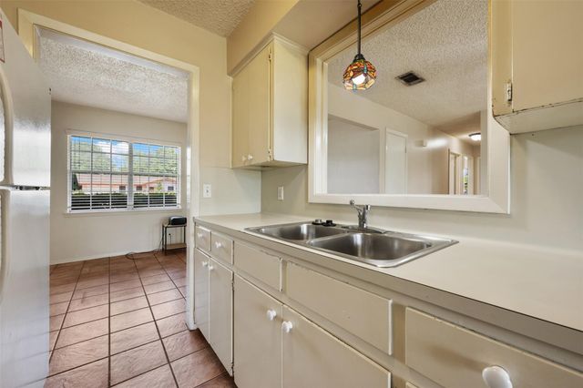 105 E St Johns Ave, Austin, TX 78752