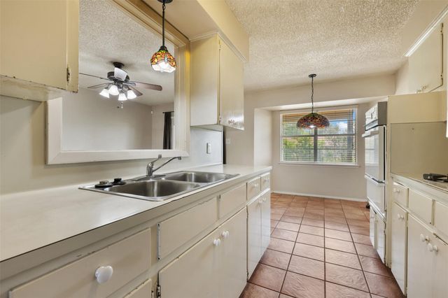 105 E St Johns Ave, Austin, TX 78752