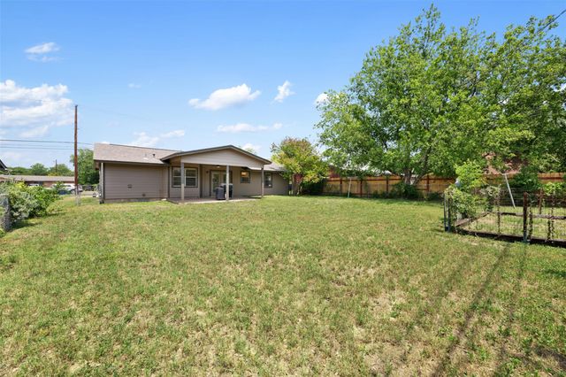 105 E St Johns Ave, Austin, TX 78752