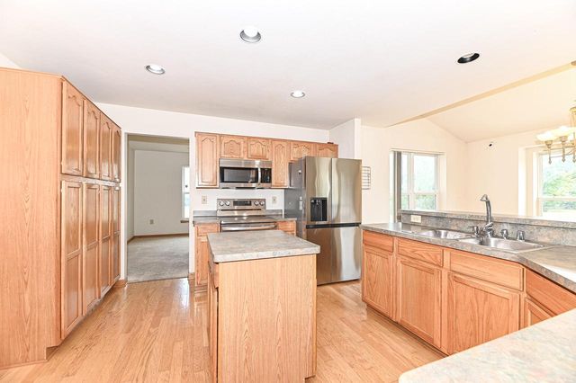 11042 W Villa AVENUE, Milwaukee, WI 53224