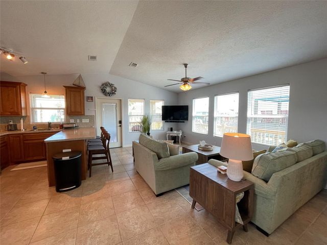 975 Fisherman Drive S, Galveston, TX 77650