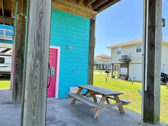 975 Fisherman Drive S, Galveston, TX 77650
