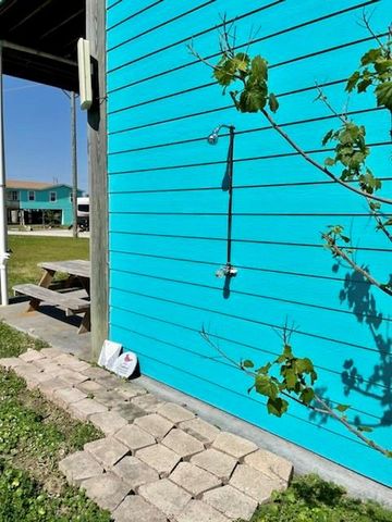 975 Fisherman Drive S, Galveston, TX 77650