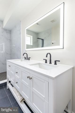 3841 RIDGE AVE, Philadelphia, PA 19132