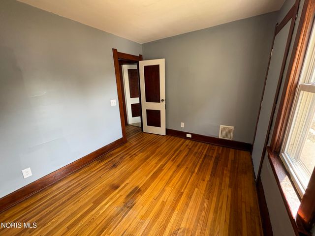 2460 Caledonia Street, Toledo, OH 43605