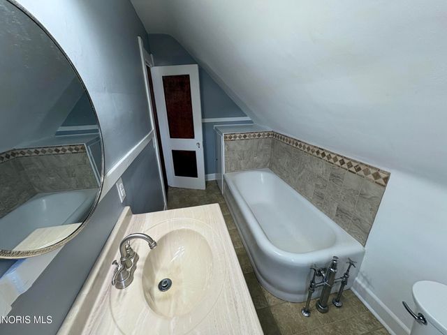 2460 Caledonia Street, Toledo, OH 43605