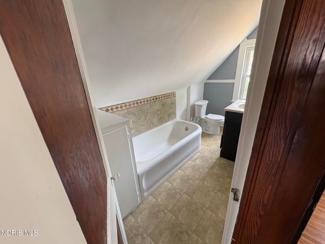 2460 Caledonia Street, Toledo, OH 43605