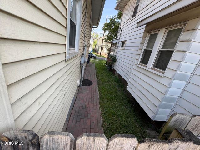 2460 Caledonia Street, Toledo, OH 43605